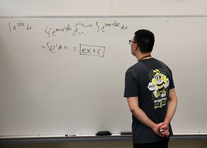 A51G8600.jpg